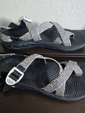 Chaco Z/Volv 2 Strappy Women's Sandals Size 9 Verdant Black Outdoor Hiking